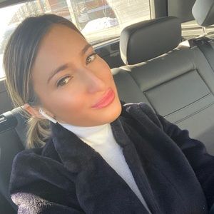 Meet your Posher, Leah